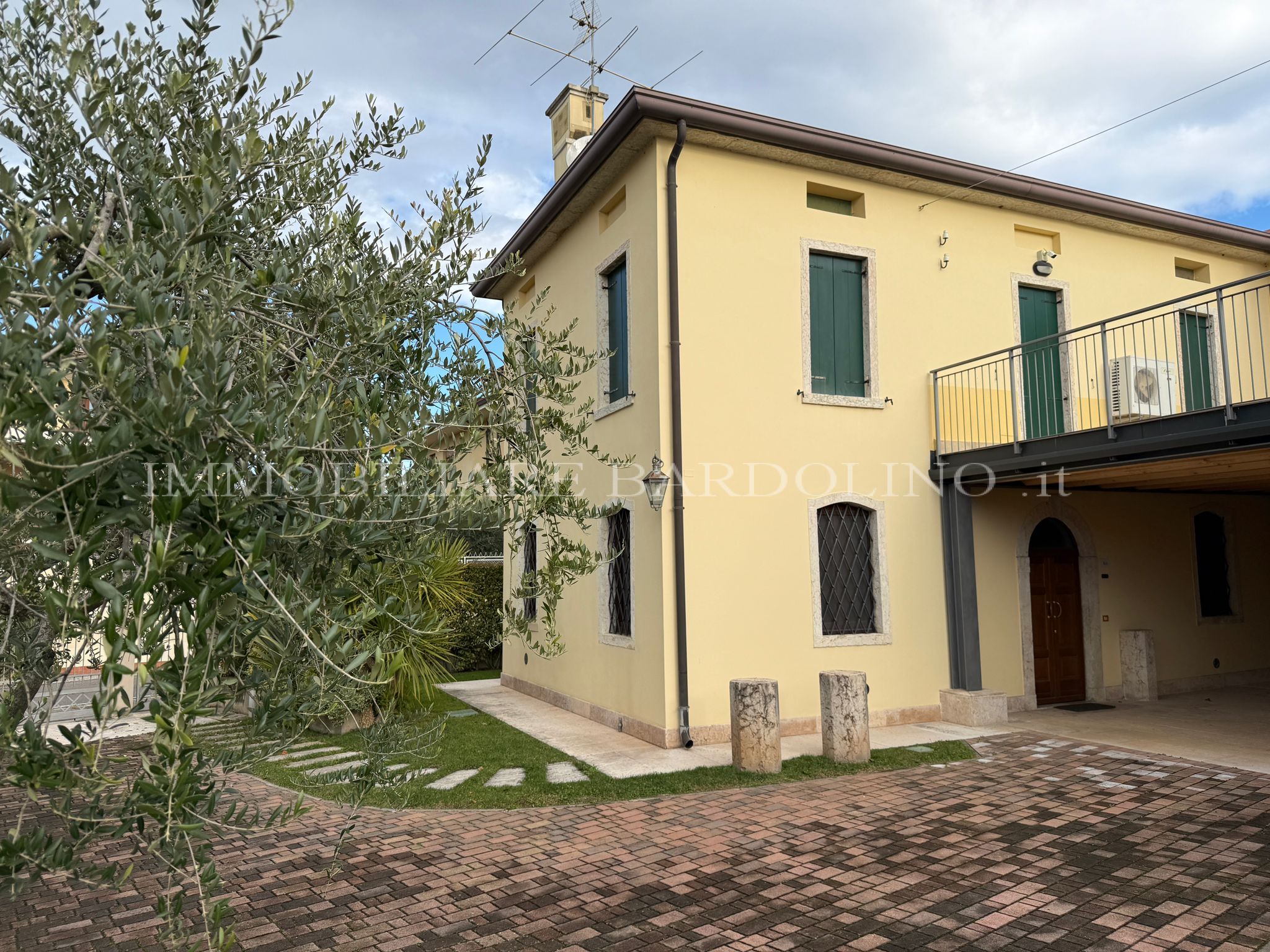 Completely Renovated Rustic House