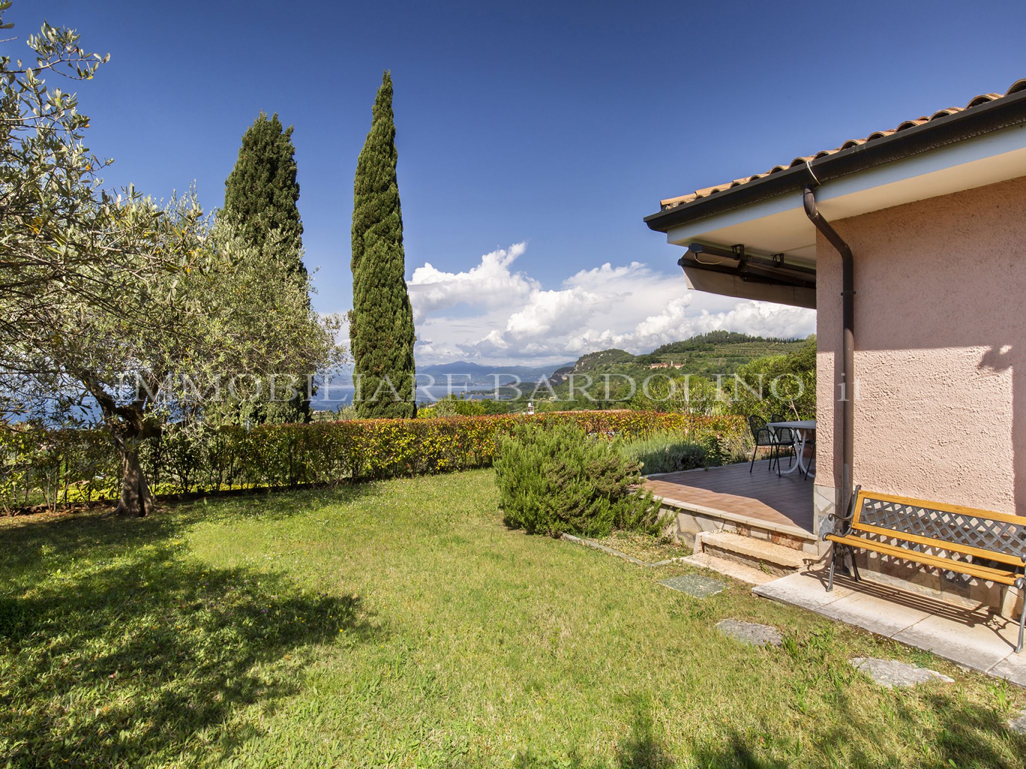 Villa singola con spettacolare vista lago